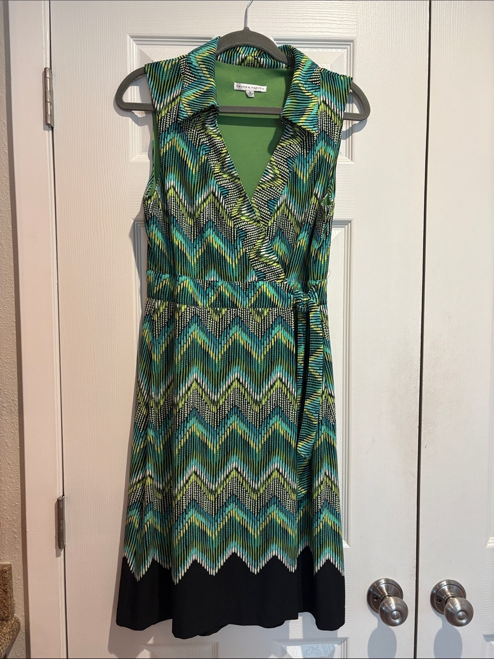 Sandra Darren Green Chevron Sleeveless Midi Wrap Dress with Black Hem - Size 10